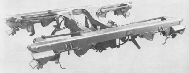 Le châssis du bogie à nu, laisse apparaitre sa forme en "H" avec les deux traverses médianes.