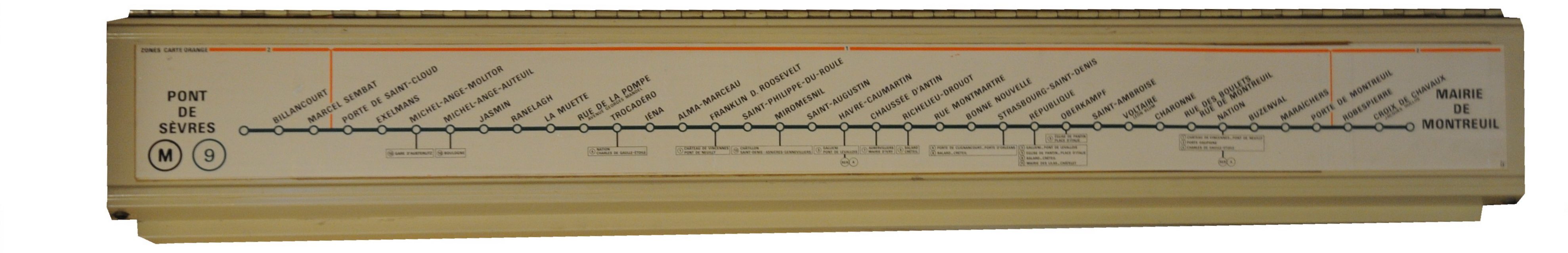 Ce dernier plan provient de la rame en acier inoxydable "Zébulon" avec un plan de la ligne 9 du début des années 1980.