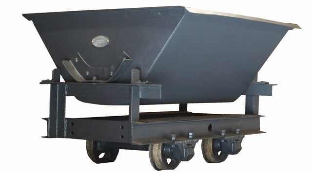 Le wagonnet remis à neuf après sablage et peinture en RAL 7016. C'est un modèle très commun pour ce fabricant et robuste pour une utilisation régulière.